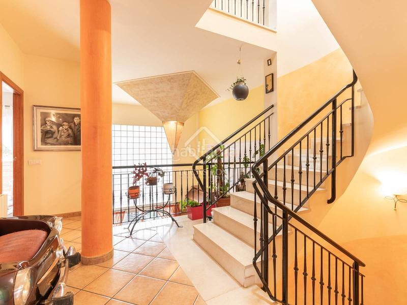 Foto 33d39c7e-9c74-4fa2-af4f-d3d92c3a37ff. Chalet elegante casa esquinera con piscina climatizada en venta en La Sentiu. en Gavà