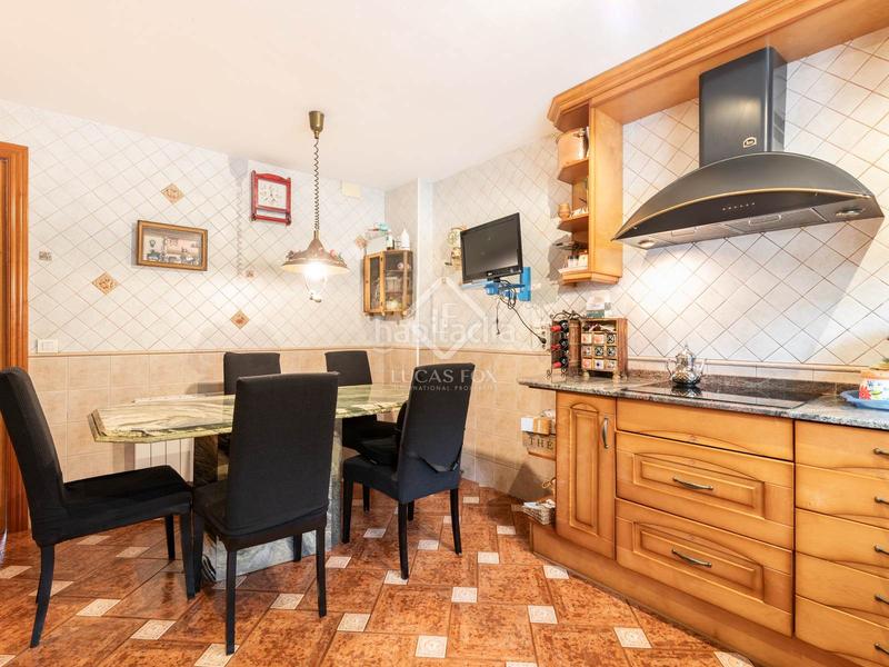 Foto 37d0916d-bedb-4536-b774-19ce4b2d2dbc. Chalet elegante casa esquinera con piscina climatizada en venta en La Sentiu. en Gavà