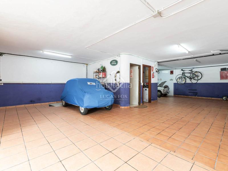 Foto 3ea7b2d0-34c4-4e67-a17c-d69da88c82a6. Chalet elegante casa esquinera con piscina climatizada en venta en La Sentiu. en Gavà