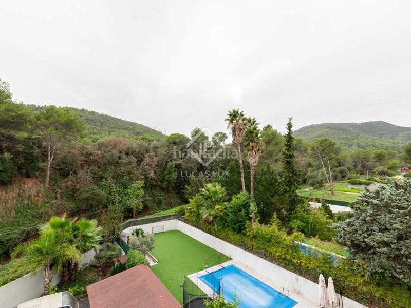 Foto 518e7cb6-dbe5-4549-9979-bdaff309ea05. Chalet elegante casa esquinera con piscina climatizada en venta en La Sentiu. en Gavà