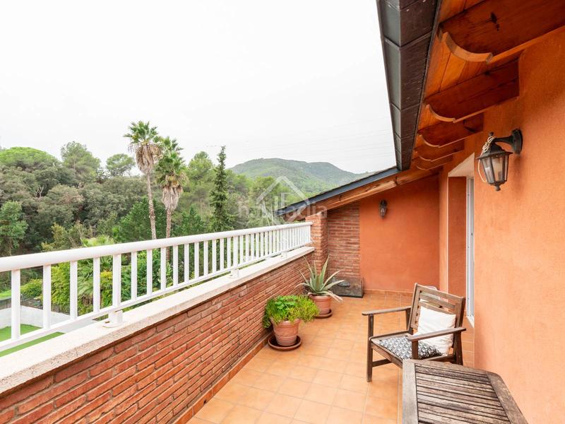 Foto 6e05e234-f386-4ec2-a5fd-d718e5aa40d1. Chalet elegante casa esquinera con piscina climatizada en venta en La Sentiu. en Gavà