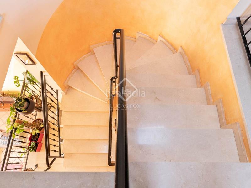 Foto 84023949-ebce-4c69-83dd-92a507b1cac0. Chalet elegante casa esquinera con piscina climatizada en venta en La Sentiu. en Gavà