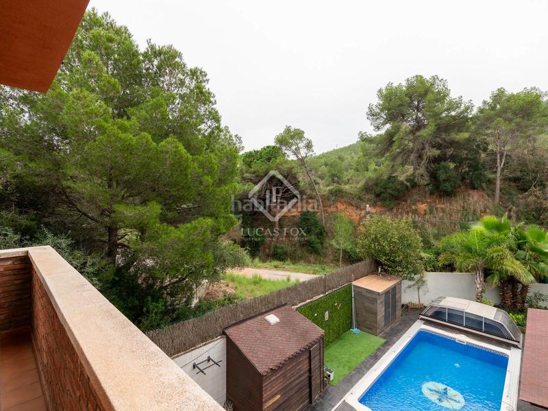Foto c0583141-00b0-405b-a849-d014b553603e. Chalet elegante casa esquinera con piscina climatizada en venta en La Sentiu. en Gavà