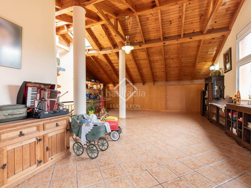 Foto fa464530-4c7d-4b4e-a3f7-10f56e7f674b. Chalet elegante casa esquinera con piscina climatizada en venta en La Sentiu. en Gavà
