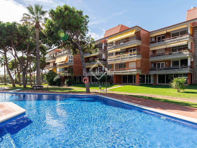 Foto ee00d562-aeee-4110-ba30-d506fbad66ec. Pis amb calefacció aparcament piscina a Gava Mar Gavà