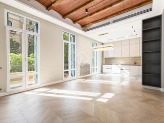 Pis a Sagrada Família. Piso en excelentes condiciones de 3 dormitorios en venta en eixa