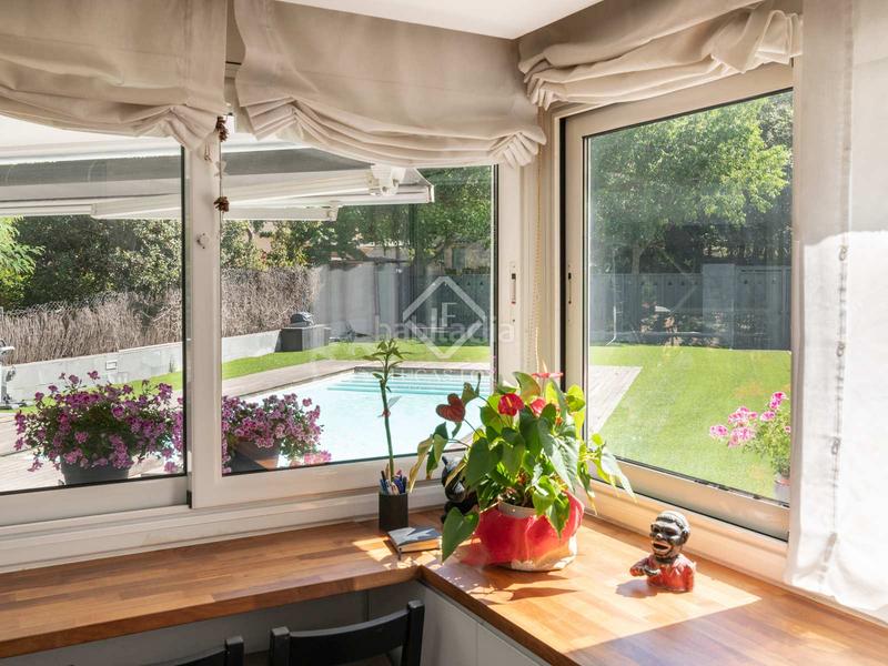 Foto 0cda1c3d-10e6-4ae3-bfc9-ad15b26421ec. Xalet amb calefacció aparcament piscina a Golf-Can Trabal Sant Cugat del Vallès