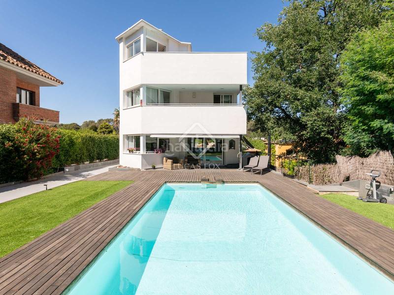 Foto 4fc651be-6929-4f19-a7bc-e14bc1d263a7. Xalet amb calefacció aparcament piscina a Golf-Can Trabal Sant Cugat del Vallès