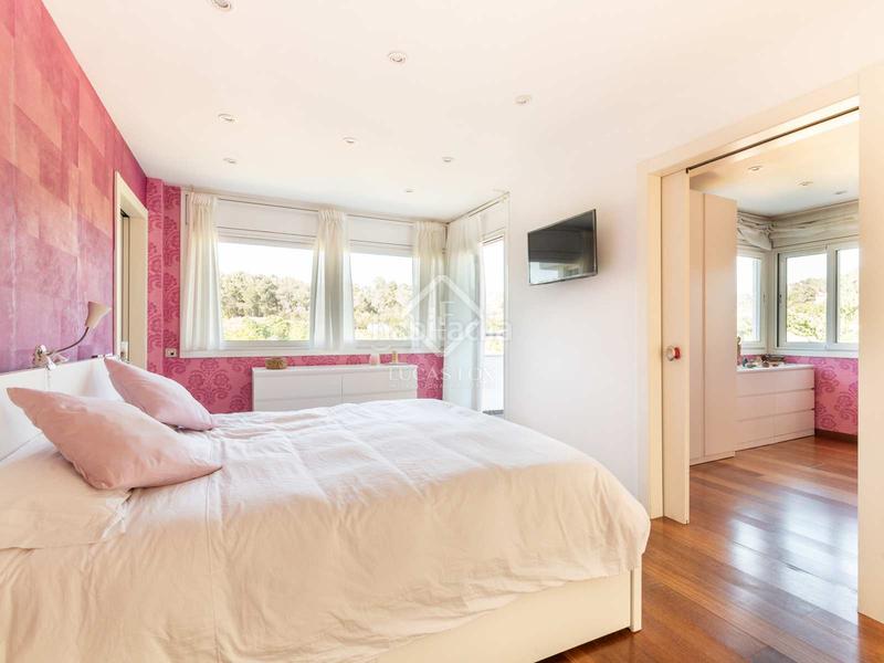 Foto 82f904b9-93ac-45f8-8923-1292a23b8163. Xalet amb calefacció aparcament piscina a Golf-Can Trabal Sant Cugat del Vallès