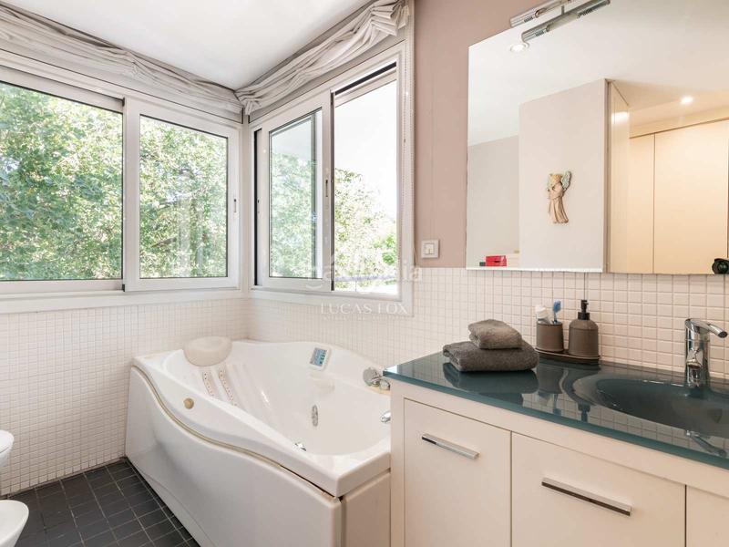 Foto d318cbdb-4afa-4f90-b18b-7092df91e63c. Xalet amb calefacció aparcament piscina a Golf-Can Trabal Sant Cugat del Vallès