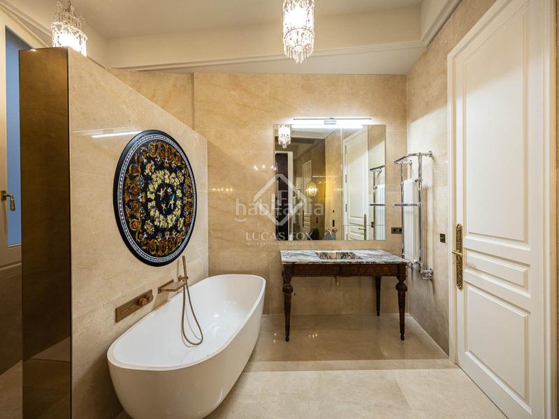 Foto c8249b7a-e1fe-496a-ae19-97584467e505. Piso  en excelentes condiciones de 4 dormitorios con 12m terraza en venta en eixample izquierdo en Barcelona