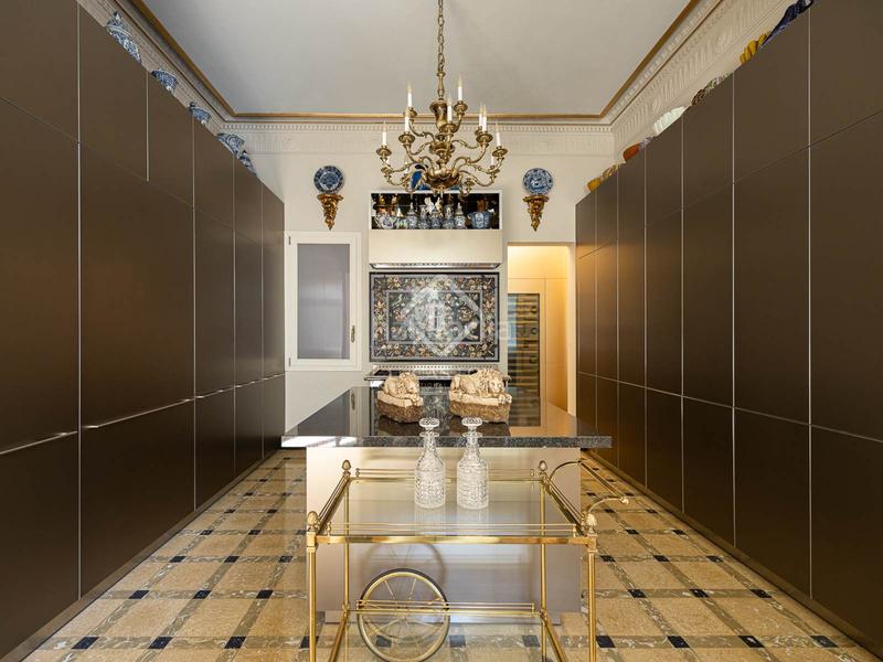 Foto f439dbfb-05b7-44a2-8b30-86061c372236. Piso  en excelentes condiciones de 4 dormitorios con 12m terraza en venta en eixample izquierdo en Barcelona