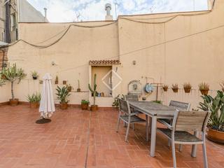 Etagenwohnung in Gòtic. En venta encantador dúplex con una gran terraza a pocos pasos de
