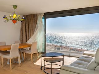 Appartement à Centre. Piso de reciente construcción con vistas al mar y fácil acceso a
