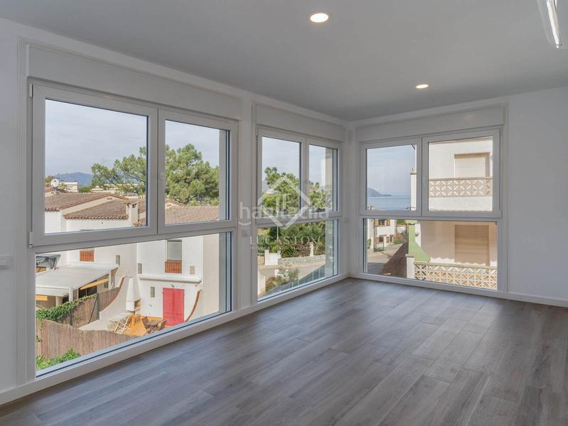 Foto cf9c365e-a35d-40f3-a28b-bac8f7b298db. Chalet casa villa de obra nueva de 8 dormitorios en venta en llanca, costa brava en Llançà