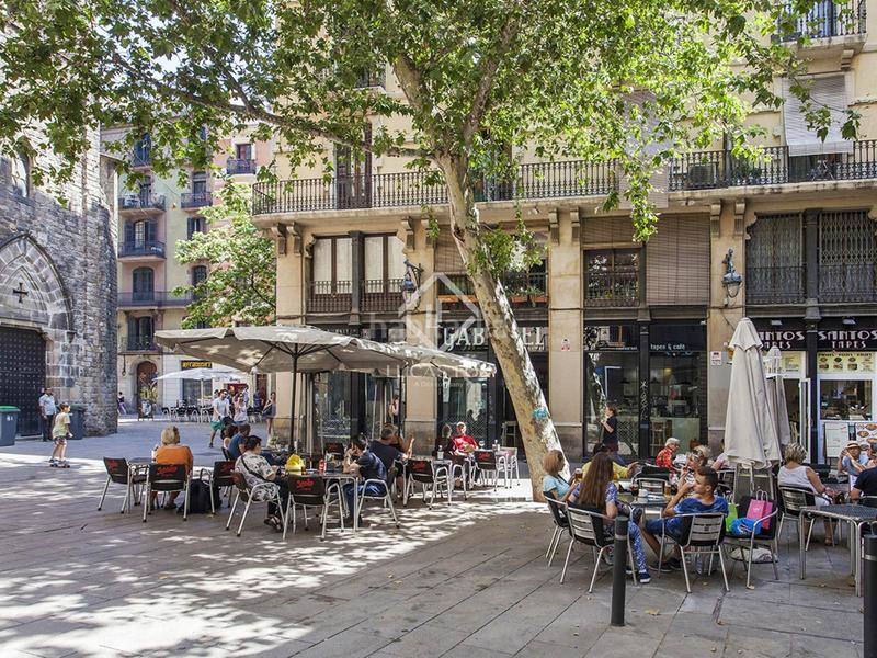 Foto 71405e54-cfdb-479e-bd8f-a3fa73e0da50. Piso precioso piso reformado de 3 habitaciones con terraza privada en venta en prestigioso edificio del barrio gótico . en Barcelona
