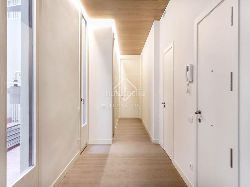 Foto 82b9a85d-70d6-49c3-b4a3-9e891178dc74. Piso precioso piso reformado de 3 habitaciones con terraza privada en venta en prestigioso edificio del barrio gótico . en Barcelona