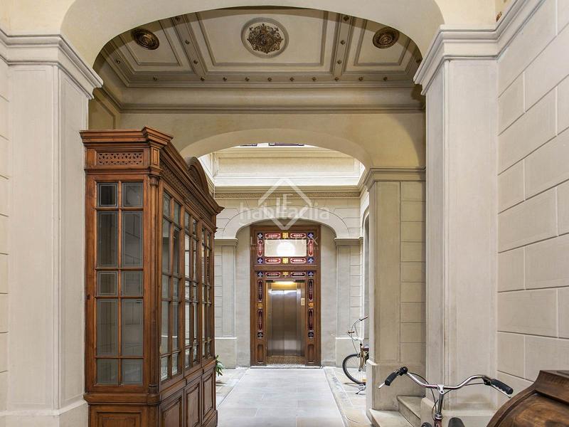 Foto a0d95573-fa6f-4fec-b22b-2892c8ca04a8. Piso precioso piso reformado de 3 habitaciones con terraza privada en venta en prestigioso edificio del barrio gótico . en Barcelona
