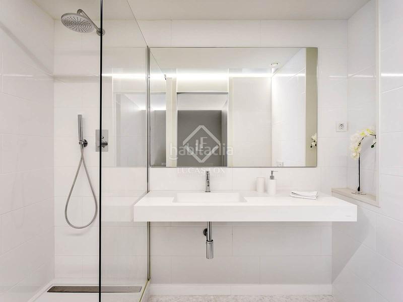 Foto abbe088e-e06a-46fd-8f51-ef5f31b05a4a. Piso precioso piso reformado de 3 habitaciones con terraza privada en venta en prestigioso edificio del barrio gótico . en Barcelona