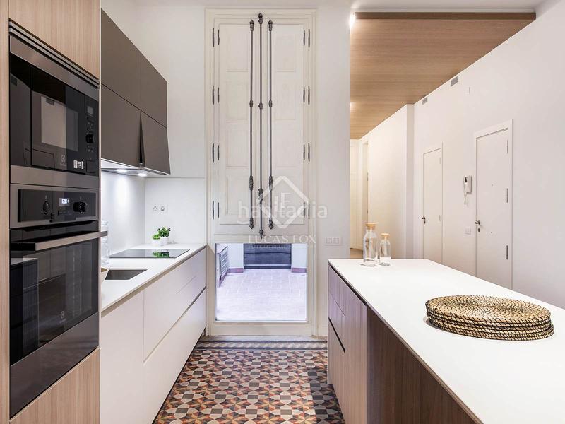 Foto c51d225d-6841-4f7b-8e8a-6fe7a18026b5. Piso precioso piso reformado de 3 habitaciones con terraza privada en venta en prestigioso edificio del barrio gótico . en Barcelona