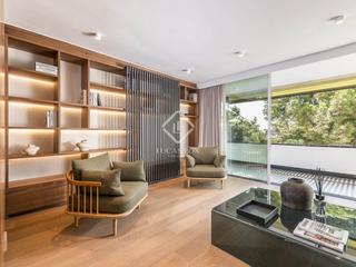 Appartement à Pedralbes. Piso exterior reformado con habitaciones amplias y terraza en pe
