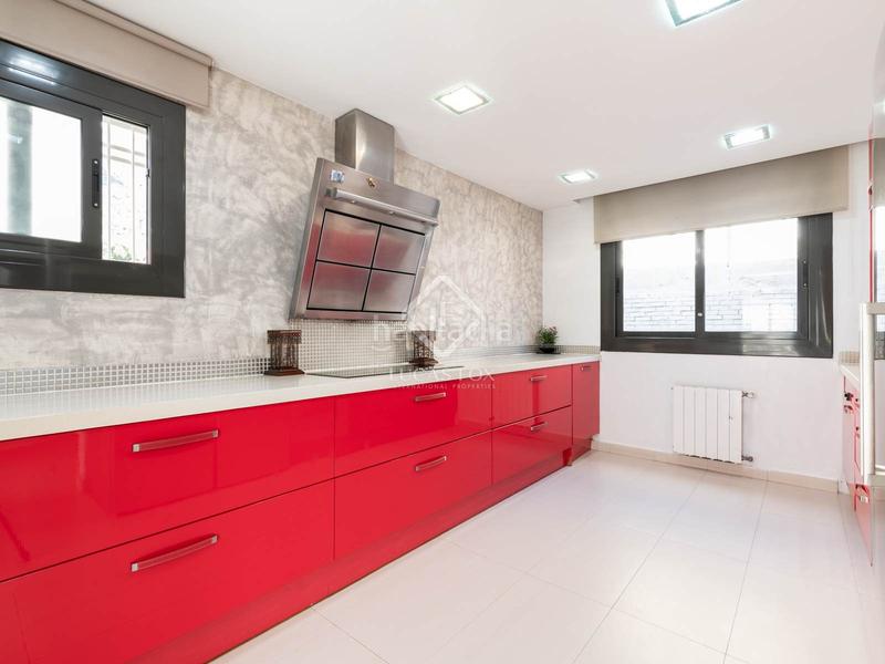 Foto 15eb231f-73be-49fb-9cfd-adcb6a238705. Chalet exclusiva casa independiente en venta en poal, en Castelldefels