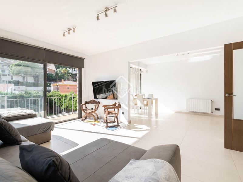 Foto 9bcca5fc-d242-43c1-b339-7429a9cc47bc. Chalet exclusiva casa independiente en venta en poal, en Castelldefels