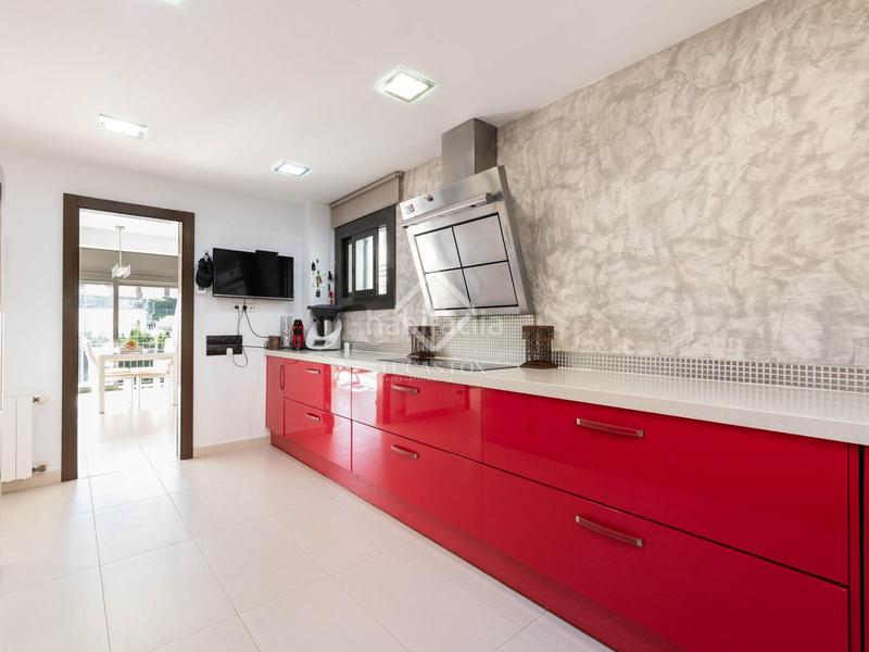 Foto a10baf1d-fa64-4253-bfdf-f07d2bf749bd. Chalet exclusiva casa independiente en venta en poal, en Castelldefels