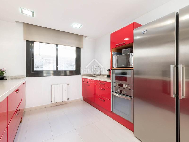 Foto ccb85b3f-c2e3-40d5-8c82-7a0538a71b85. Chalet exclusiva casa independiente en venta en poal, en Castelldefels