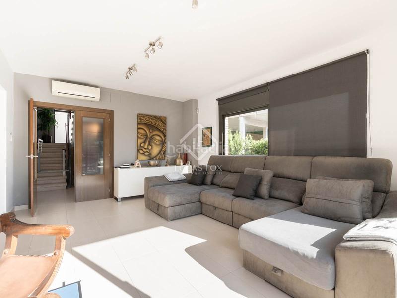 Foto ce5041f4-4654-4cb7-a7ed-5af6b91b90c0. Chalet exclusiva casa independiente en venta en poal, en Castelldefels