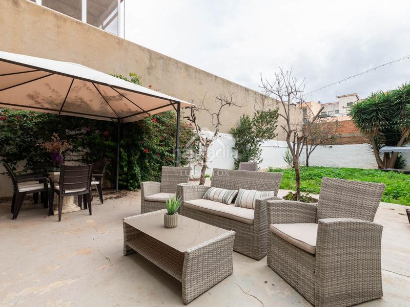 Foto 1c5ec151-e8af-4f55-86d8-f66ae7fa0f06. Chalet casa en excelentes condiciones de 6 dormitorios en venta en el casco antiguo . en Viladecans