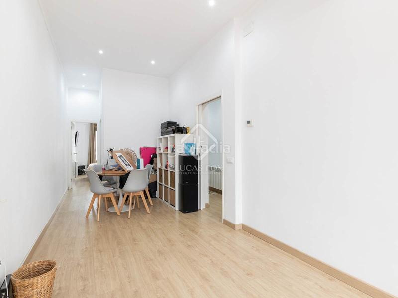 Foto 4a5f4eaf-25eb-4aa8-a27c-c8c74dd4c750. Chalet casa en excelentes condiciones de 6 dormitorios en venta en el casco antiguo . en Viladecans