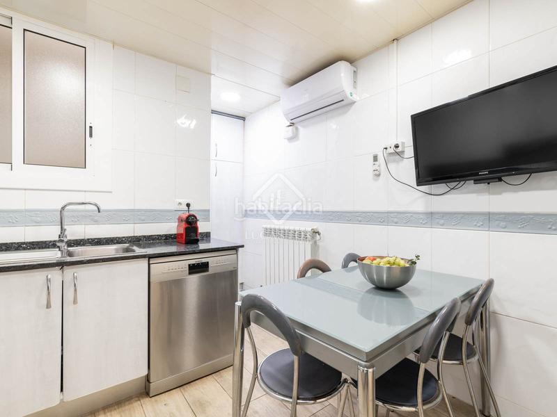 Foto 6a1d0b60-eec3-4d97-8ddd-9a2af22e74ed. Chalet casa en excelentes condiciones de 6 dormitorios en venta en el casco antiguo . en Viladecans