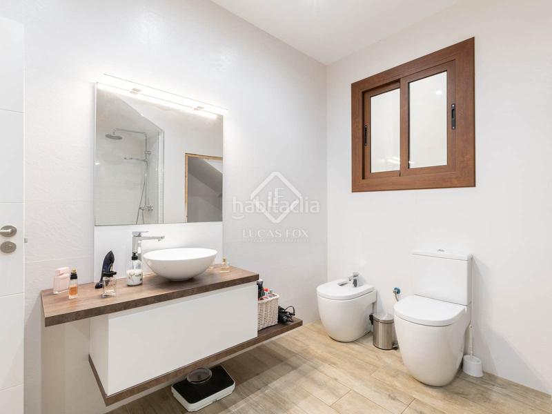 Foto a342062d-8df2-4a36-92fd-7d875bf8a0ee. Chalet casa en excelentes condiciones de 6 dormitorios en venta en el casco antiguo . en Viladecans