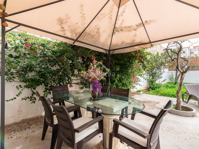 Foto a830522d-57f9-4a6d-a273-a80cfd7c1047. Chalet casa en excelentes condiciones de 6 dormitorios en venta en el casco antiguo . en Viladecans