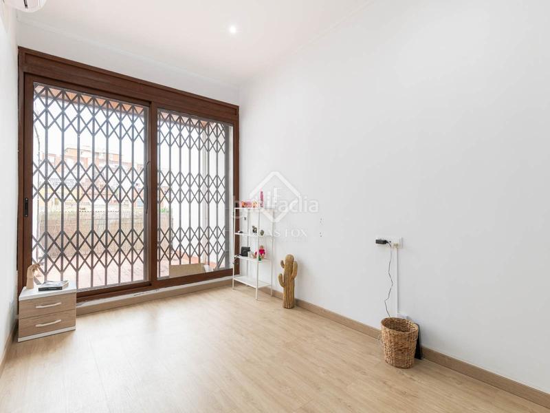 Foto c6631615-7232-487b-9096-5da82e514311. Chalet casa en excelentes condiciones de 6 dormitorios en venta en el casco antiguo . en Viladecans