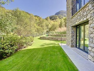 Xalet a Els Cortals. Casa  villa en excelentes condiciones de 6 dormitorios en venta