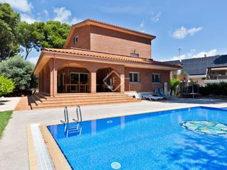 Chalet à Montmar. Villa en excelentes condiciones en venta en montmar, castelldefe
