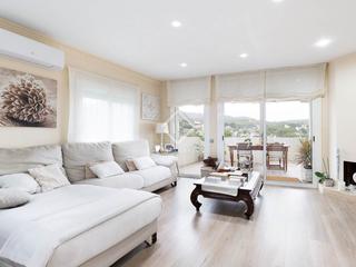Chalet in Montmar. Espectacular casa en excelentes condiciones, con piscina indepen