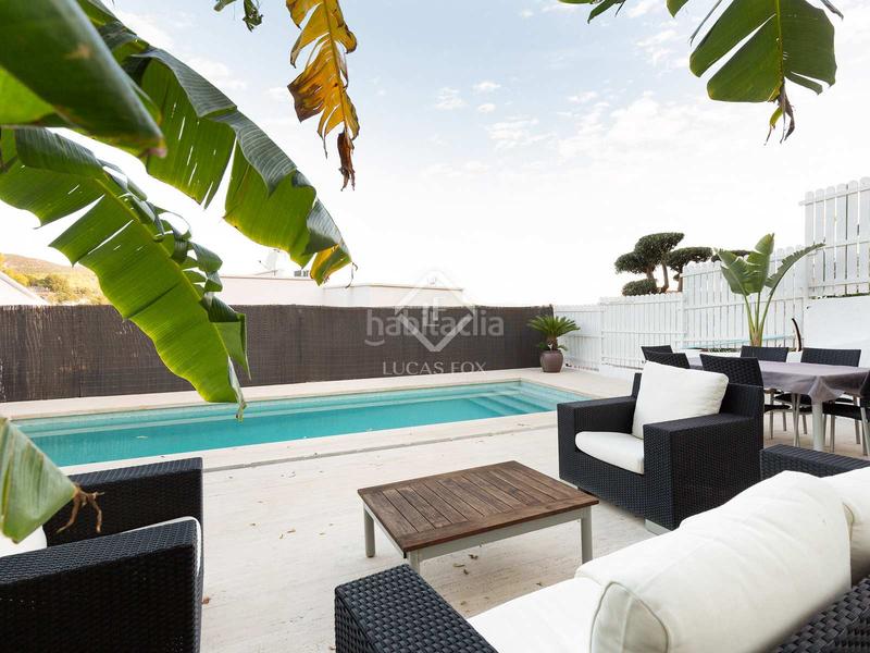 Foto 0fd0f40c-eb16-4ccc-88f0-2e94e9904cfa. Chalet espectacular casa en excelentes condiciones, con piscina independiente, en venta en montemar. en Castelldefels