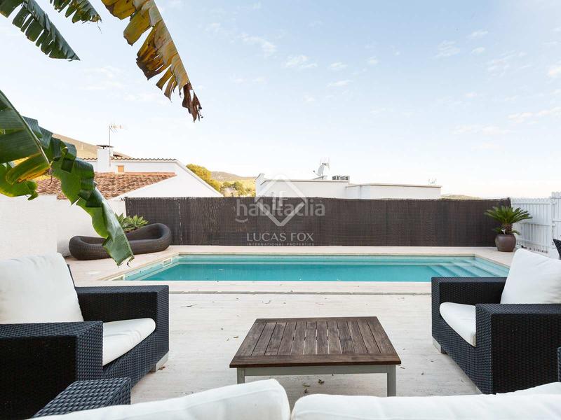 Foto 50ab663d-03ba-4741-a488-d800514c8625. Chalet espectacular casa en excelentes condiciones, con piscina independiente, en venta en montemar. en Castelldefels