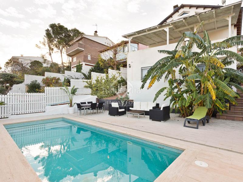 Foto 5ceb0f98-0fa6-4877-90b3-cb4c7cb14828. Chalet espectacular casa en excelentes condiciones, con piscina independiente, en venta en montemar. en Castelldefels