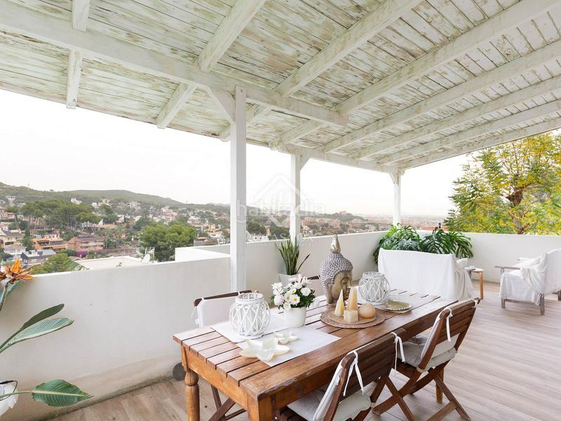 Foto 67678147-5c0a-46a5-a192-cf052e8035c0. Chalet espectacular casa en excelentes condiciones, con piscina independiente, en venta en montemar. en Castelldefels