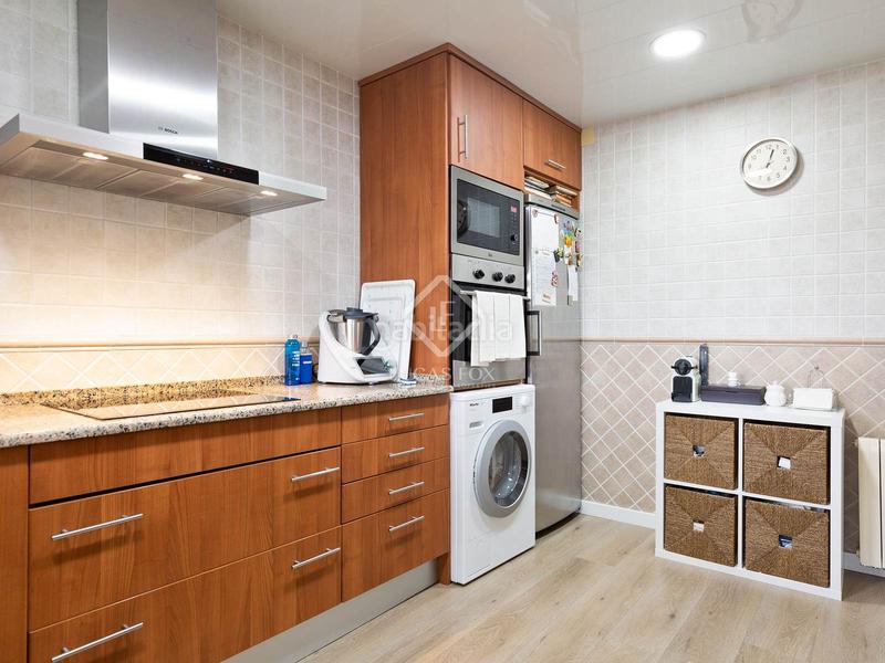 Foto 8edc8ed3-efd5-41d9-999e-46da29a59bf0. Chalet espectacular casa en excelentes condiciones, con piscina independiente, en venta en montemar. en Castelldefels