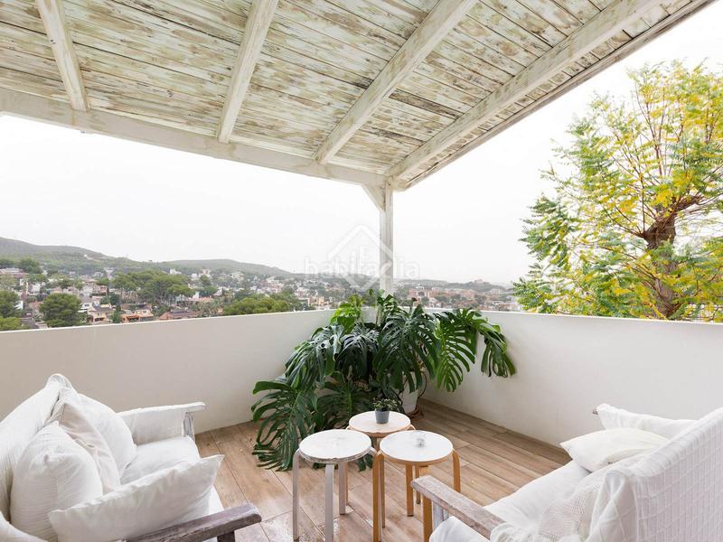 Foto 9f2d45b6-d469-41de-8460-783113132848. Chalet espectacular casa en excelentes condiciones, con piscina independiente, en venta en montemar. en Castelldefels