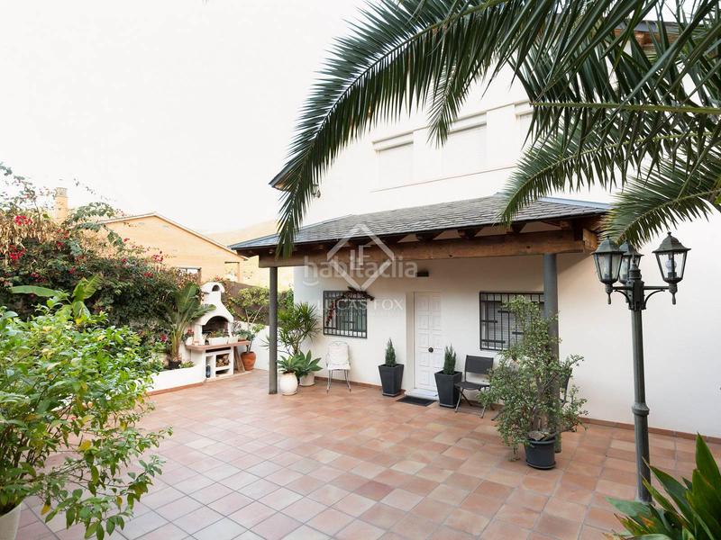 Foto c354fbfd-5166-4fd8-91f6-67781a8bf895. Chalet espectacular casa en excelentes condiciones, con piscina independiente, en venta en montemar. en Castelldefels