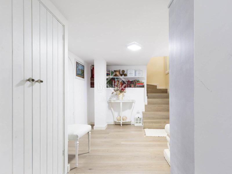 Foto dc4d9e04-5a56-482d-97c2-0b0ad8331f4a. Chalet espectacular casa en excelentes condiciones, con piscina independiente, en venta en montemar. en Castelldefels