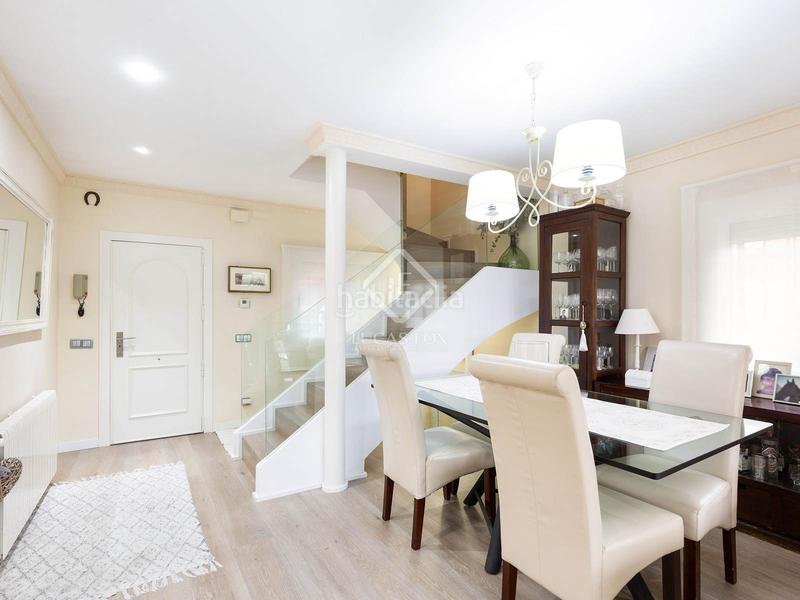 Foto e0b061b8-f49a-4476-8cf8-5216042c503a. Chalet espectacular casa en excelentes condiciones, con piscina independiente, en venta en montemar. en Castelldefels