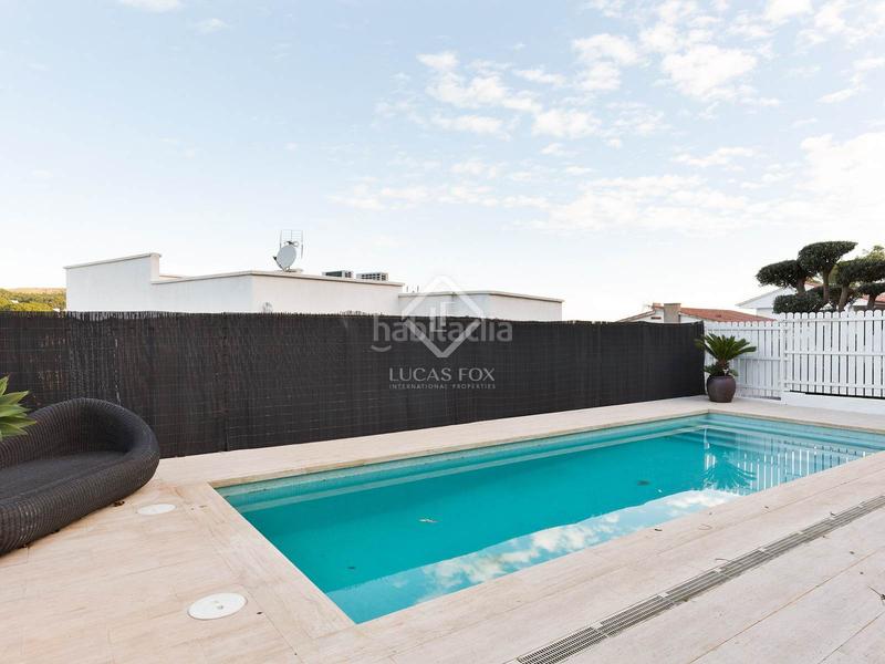 Foto f7cb5b7e-21a8-4f13-aba9-f5058685f086. Chalet espectacular casa en excelentes condiciones, con piscina independiente, en venta en montemar. en Castelldefels