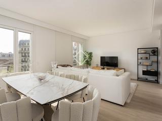 Piso en Dreta de l´Eixample. Elegante apartamento renovado de 3 dormitorios en venta en eixam